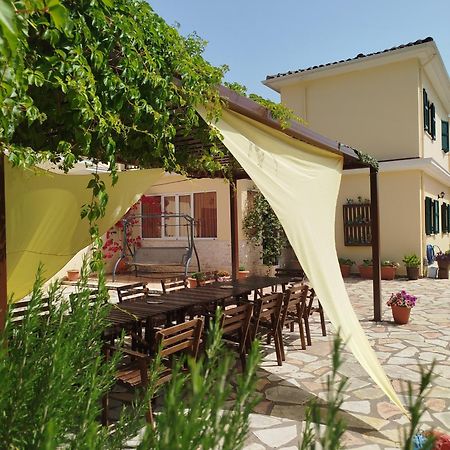 Riverside Αpartments Vassiliki Esterno foto