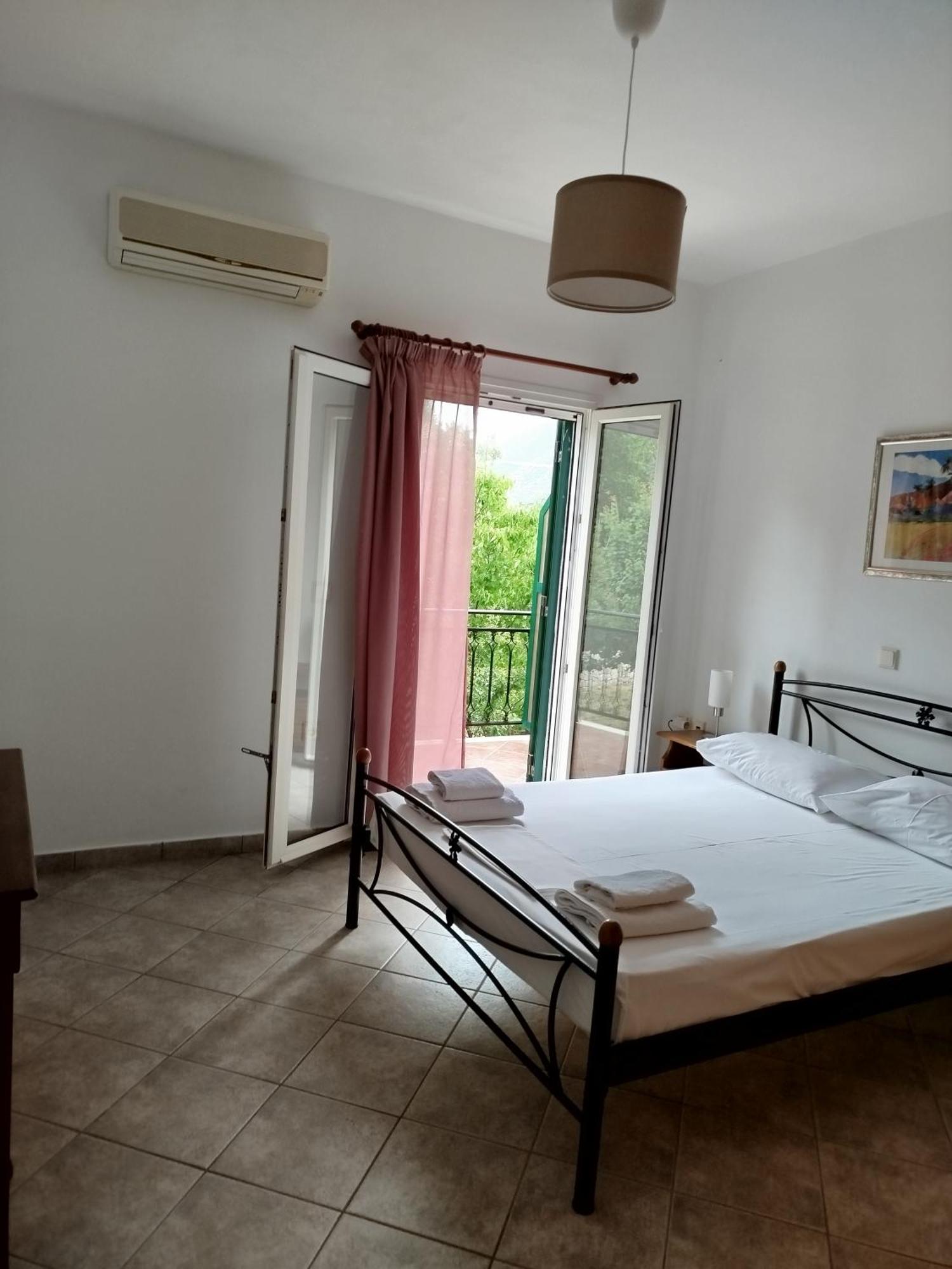 Riverside Αpartments Vassiliki Esterno foto